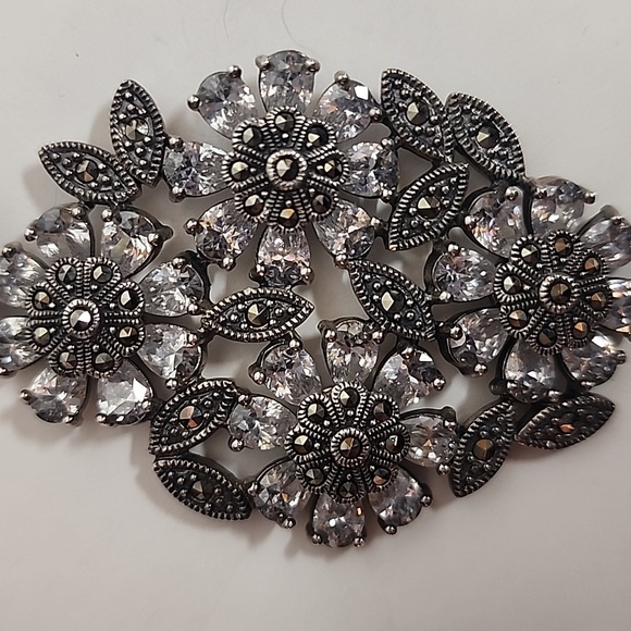 Kanishka New York Swarovski Marcasite Elegant Silver Floral Pendant Necklace WOW - Picture 4 of 10